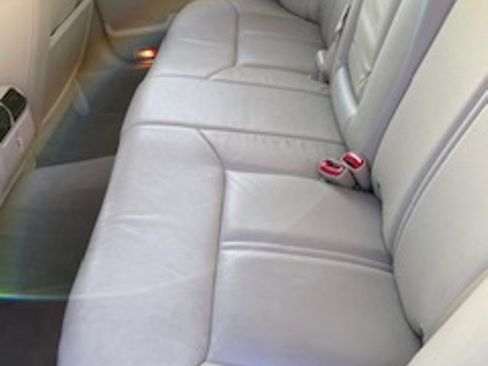 Used 2011 Lincoln Town Car Signature Limited image 12