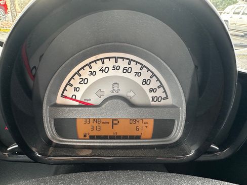 Used 2013 smart fortwo passion image 2