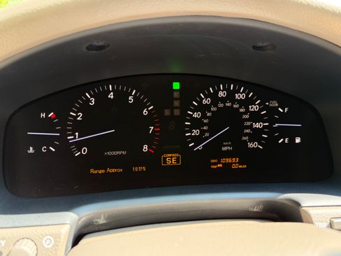 Used 2005 Lexus LS 430 RWD image 12