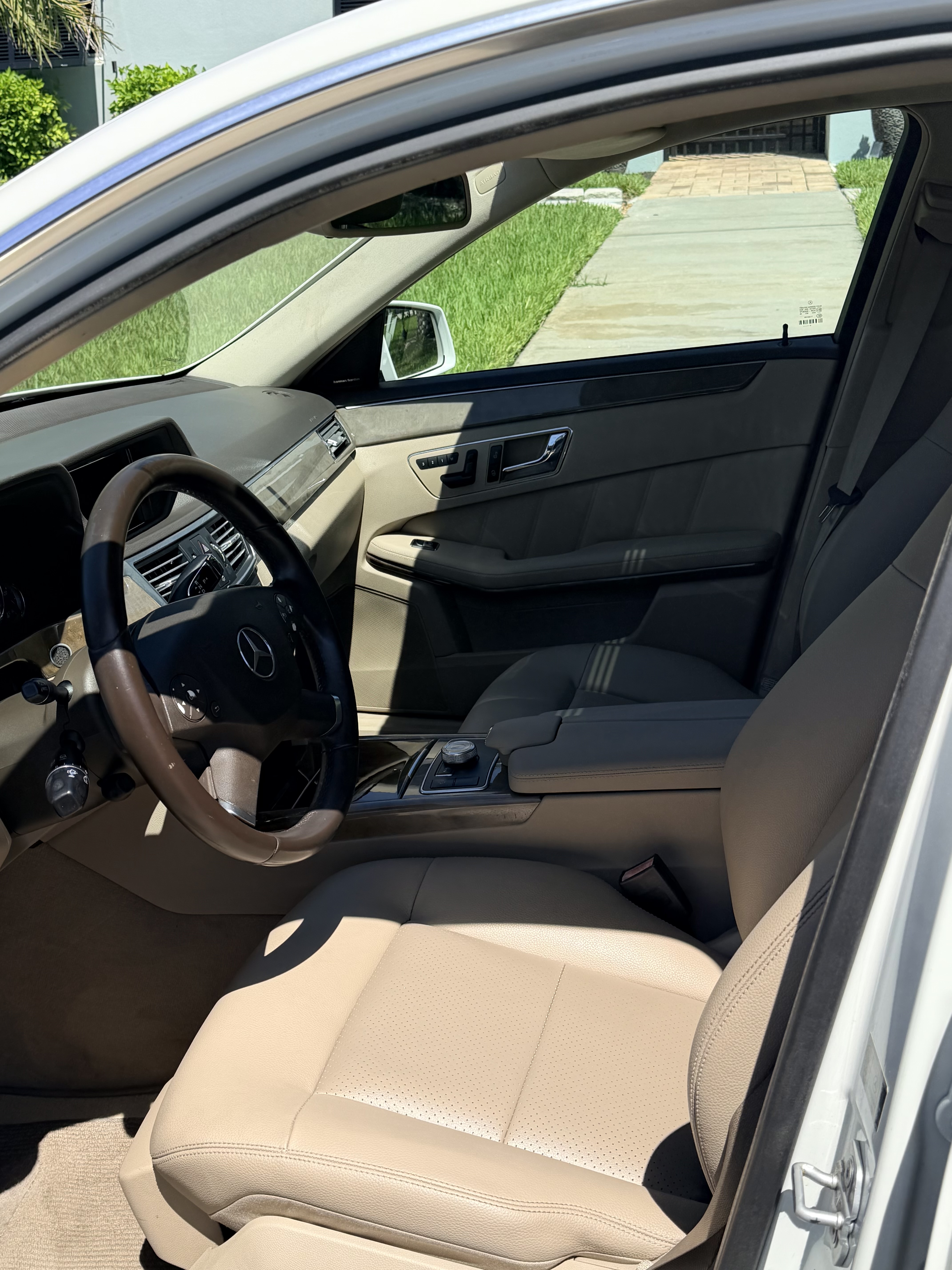 Used 2010 Mercedes-Benz E 350 4MATIC Sedan image 8