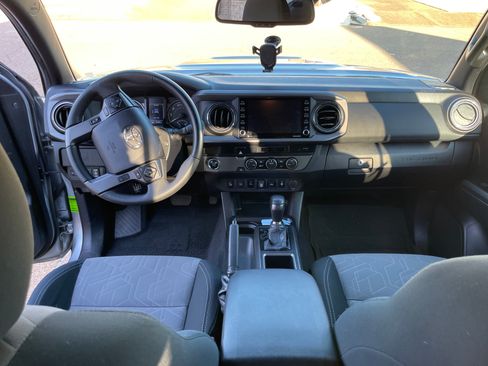 Used 2022 Toyota Tacoma TRD Sport w/ Technology Package RWD image 16