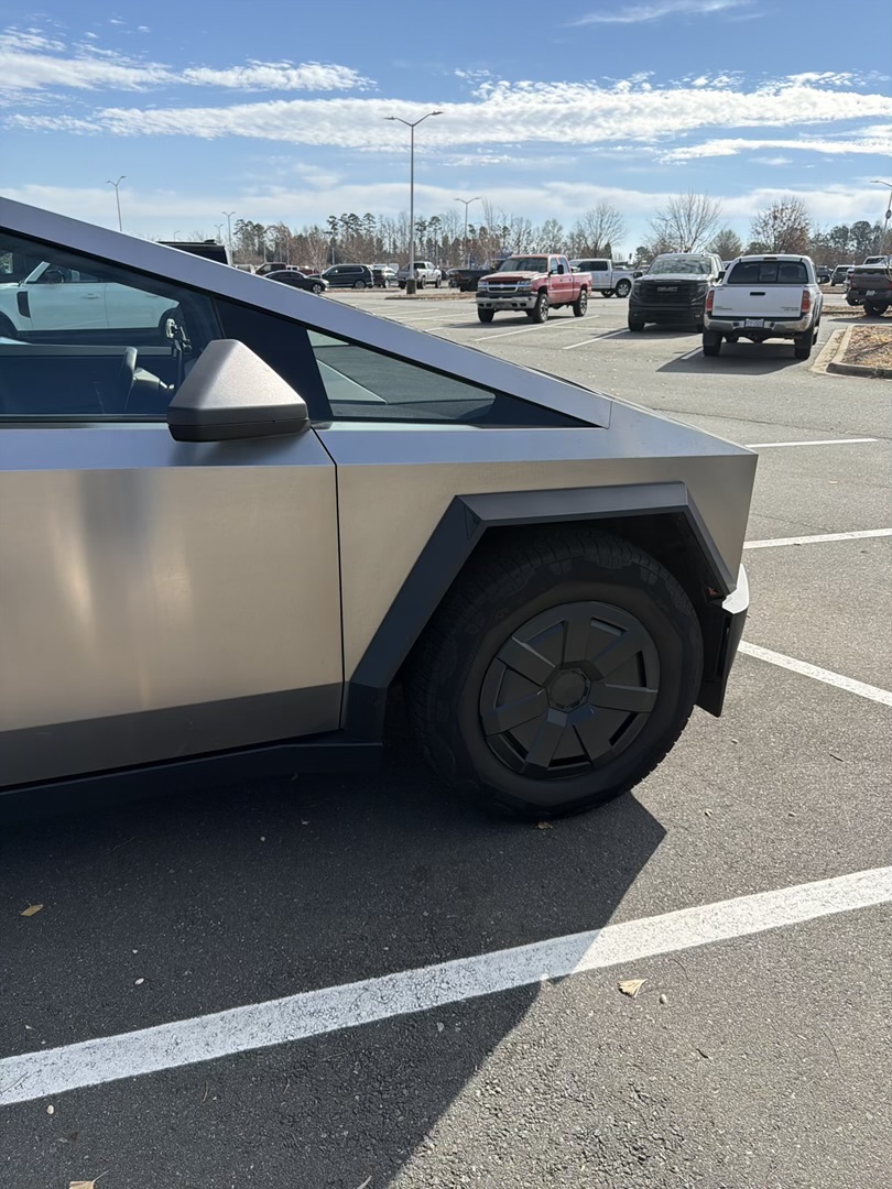 Used 2025 Tesla Cybertruck AWD Crew Cab image 14