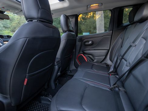 Used 2018 Jeep Renegade Trailhawk image 21