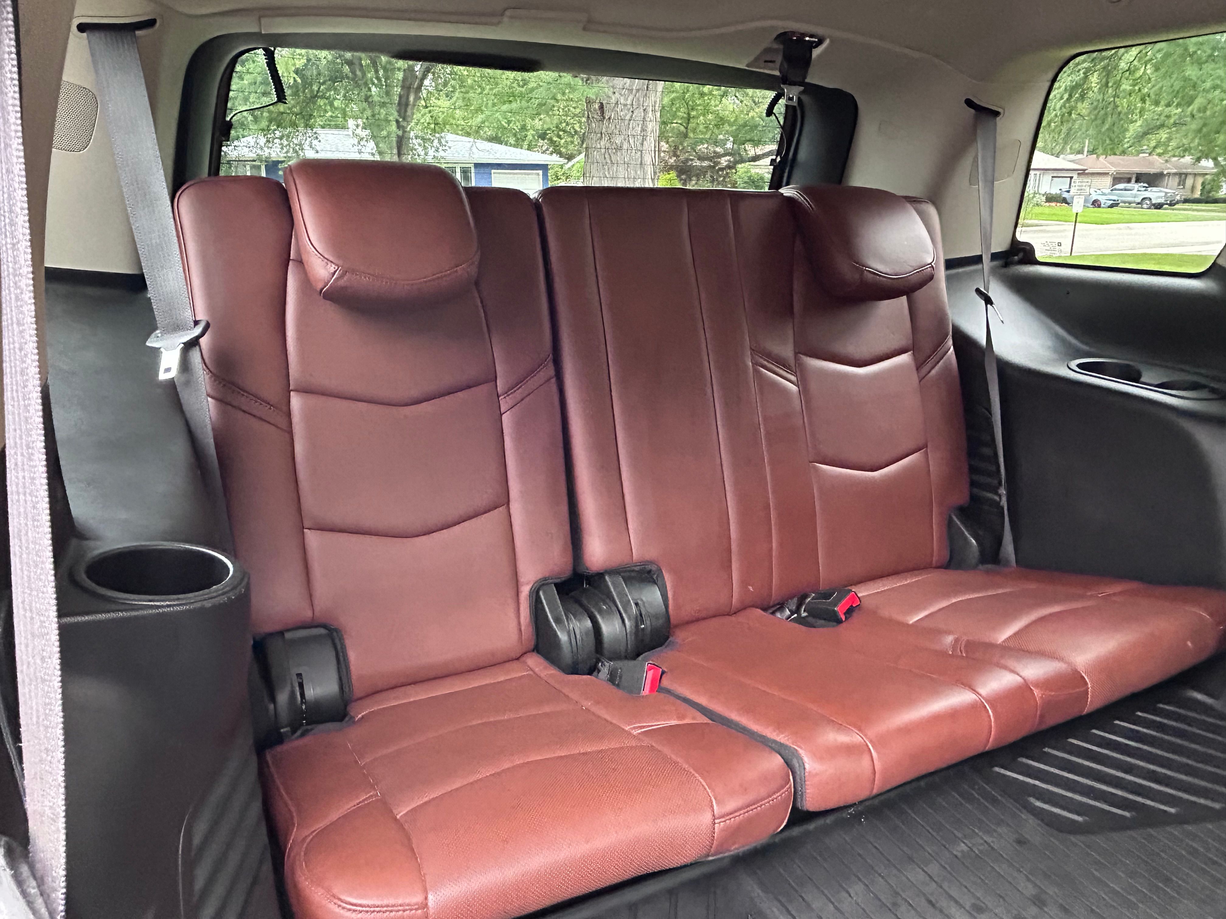 Used 2019 Cadillac Escalade Luxury AWD/4WD image 16