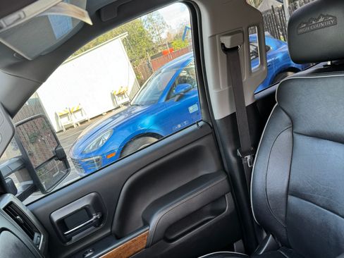 Used 2018 Chevrolet Silverado 2500 High Country image 17