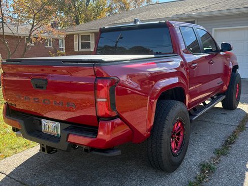 Used 2024 Toyota Tacoma SR5 image 6