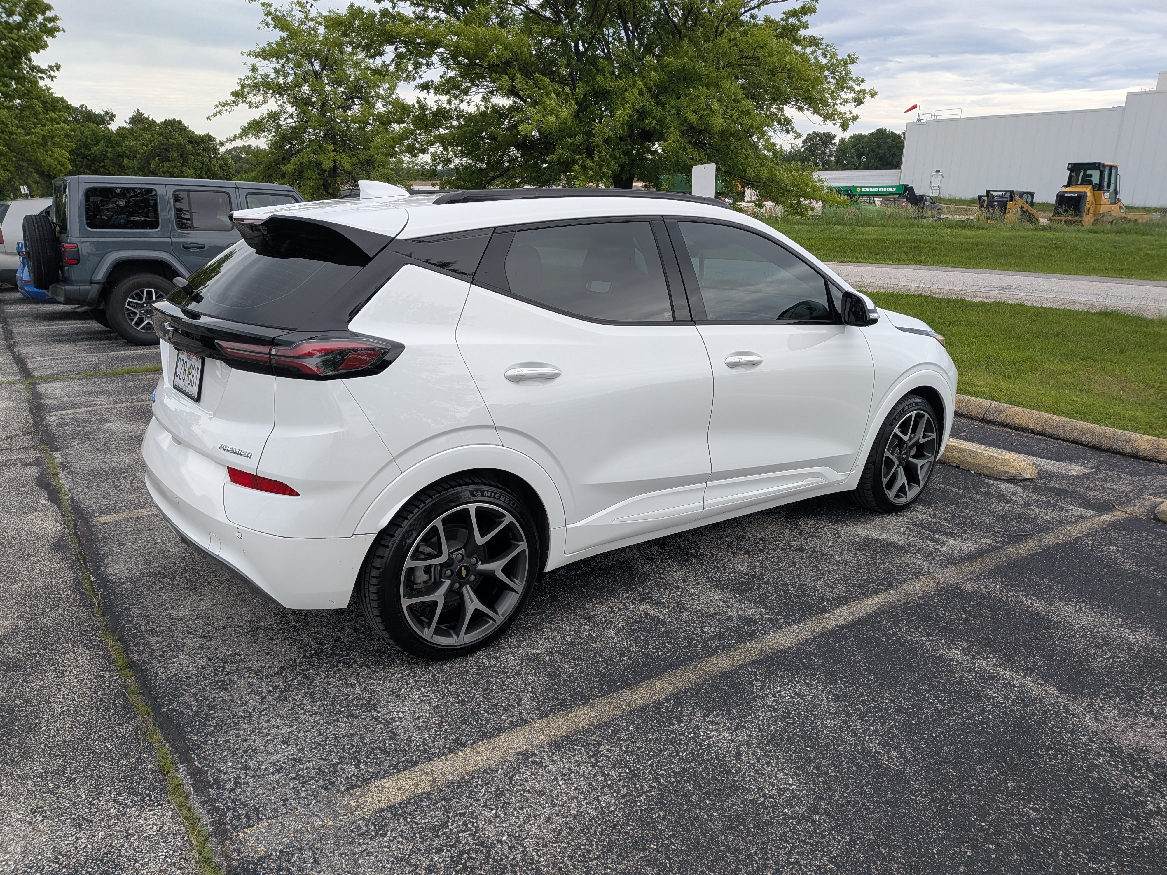 Used 2022 Chevrolet Bolt EUV Premier w/ Launch Edition FWD image 5