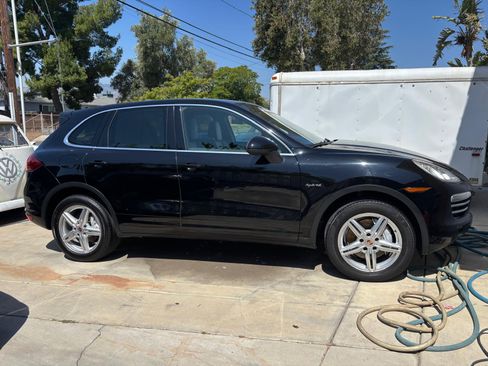 Used 2014 Porsche Cayenne S AWD/4WD image 11