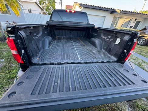 Used 2015 GMC Sierra 2500 SLT w/ Duramax Plus Package AWD/4WD image 22