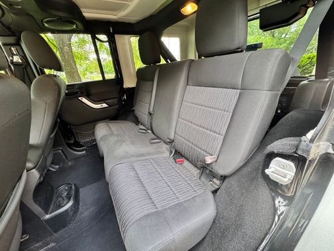 Used 2012 Jeep Wrangler Unlimited Rubicon w/ Dual Top Group AWD/4WD image 13