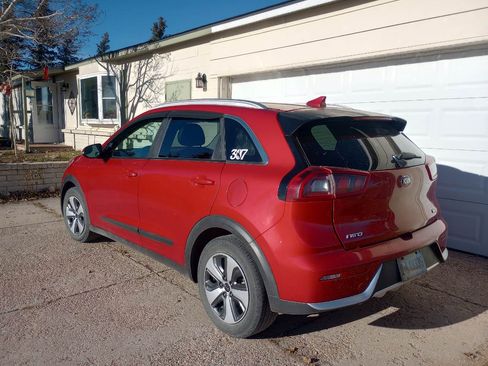 Used 2019 Kia Niro EX image 8