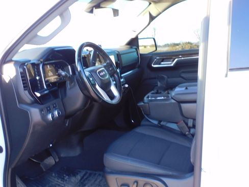 Used 2023 GMC Sierra 1500 SLE w/ Enhanced Capability Package image 10