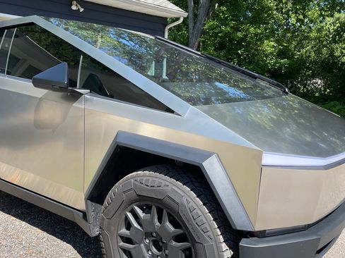 Used 2024 Tesla Cybertruck AWD Crew Cab image 5