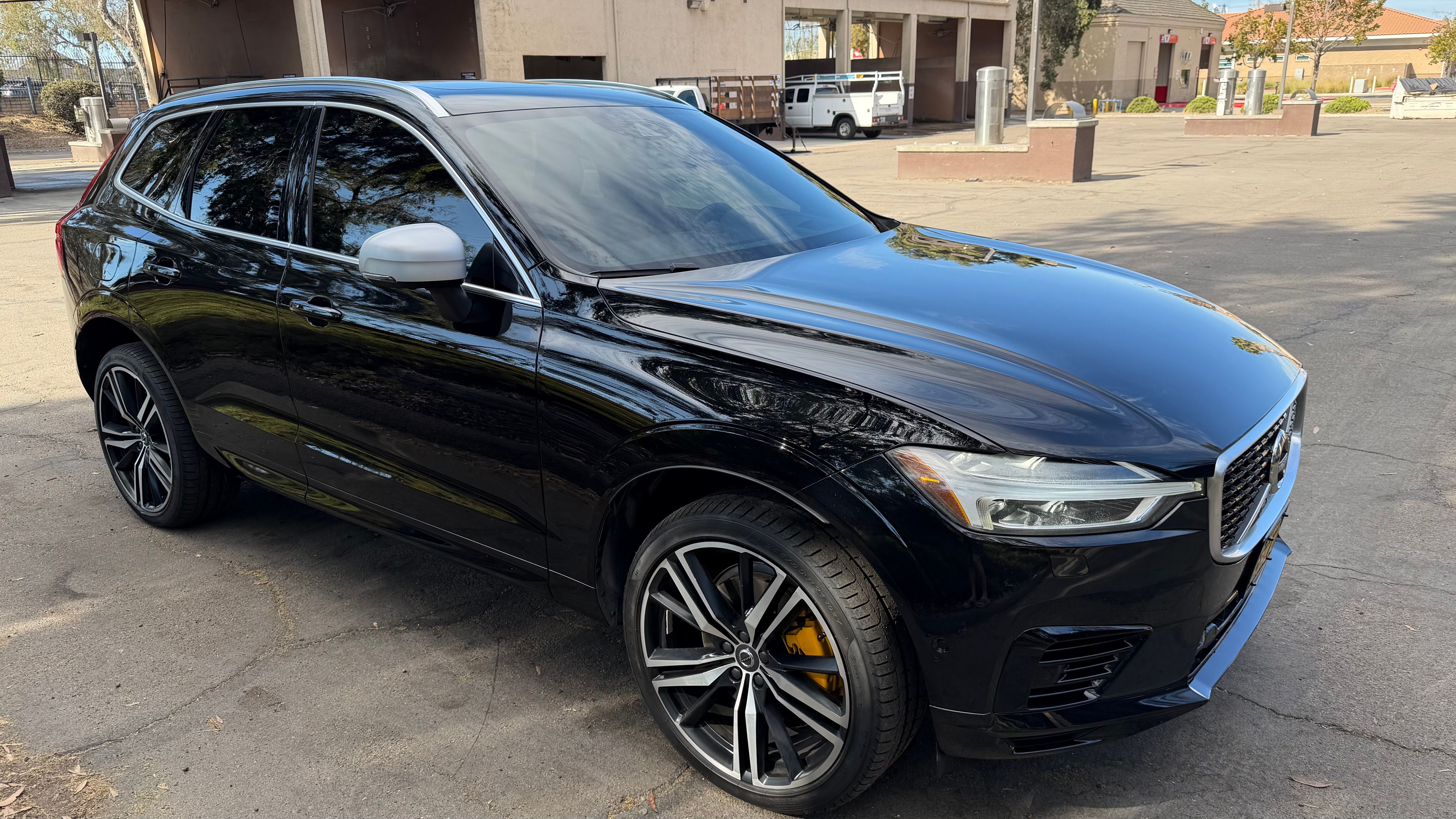 Used 2019 Volvo XC60 T8 R-Design w/ Advanced Package AWD/4WD image 5
