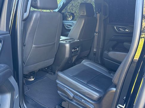 Used 2023 Chevrolet Suburban LT RWD image 11