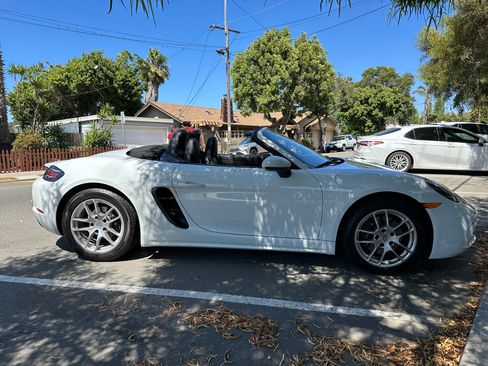 Used 2023 Porsche 718 Boxster RWD image 9