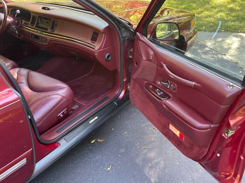 Used 1997 Lincoln Town Car Cartier RWD image 15