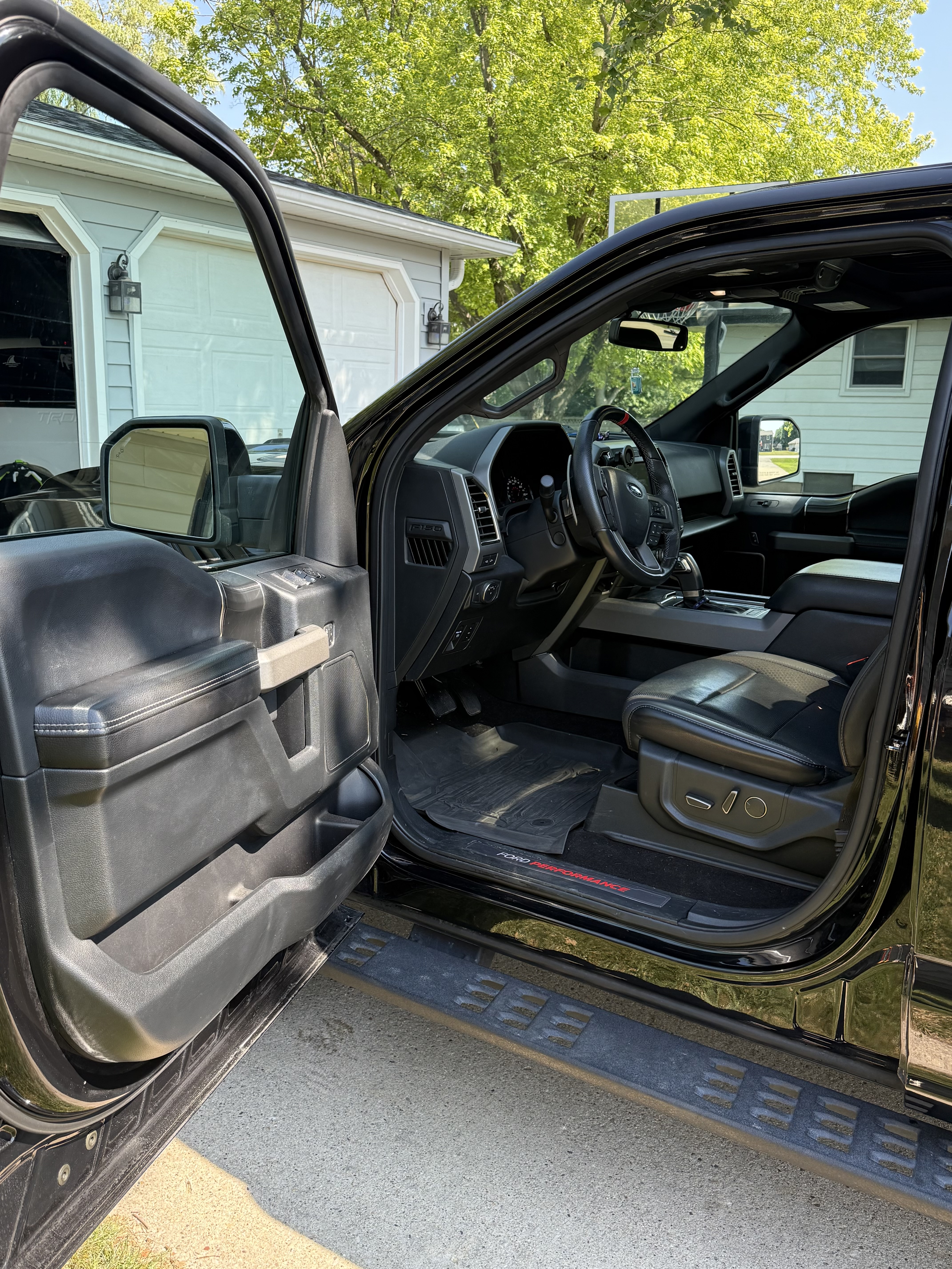 Used 2019 Ford F150 Raptor w/ Equipment Group 802A Luxury AWD/4WD image 8