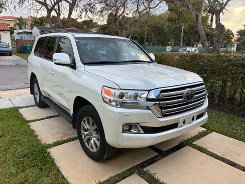 Used 2016 Toyota Land Cruiser image 4