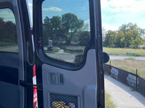 Used 2014 Mercedes-Benz Sprinter 2500 image 20