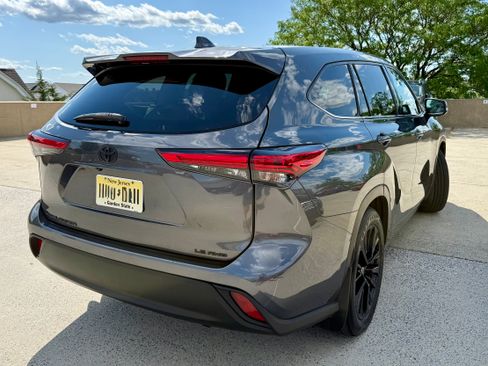 Used 2020 Toyota Highlander LE AWD/4WD image 6