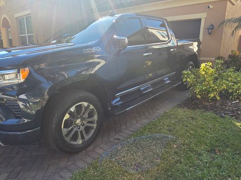 Used 2022 Chevrolet Silverado 1500 High Country w/ Technology Package image 6