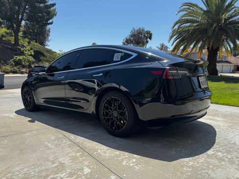 Used 2019 Tesla Model 3 Standard Range RWD image 4