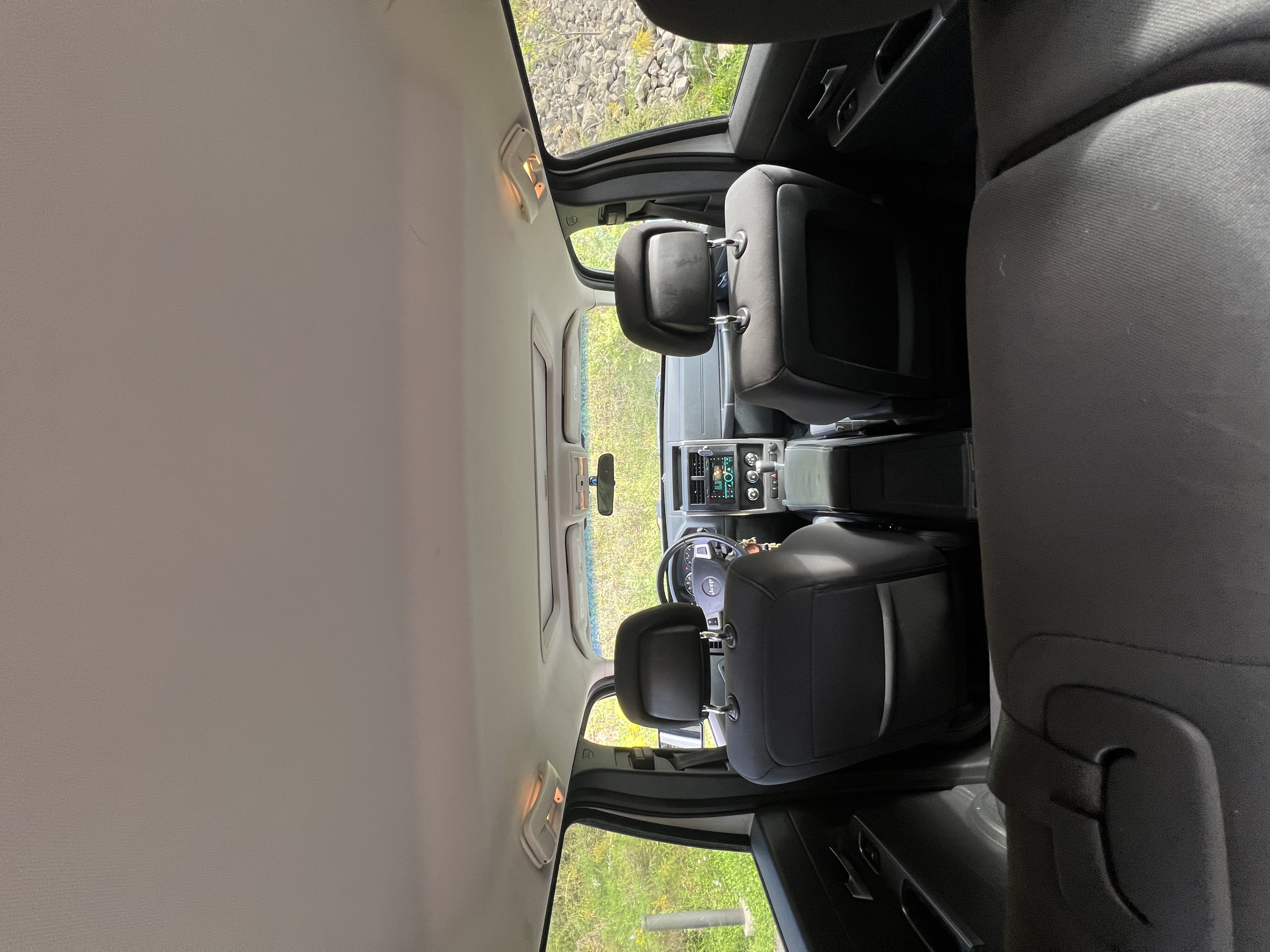 Used 2010 Jeep Liberty Renegade AWD/4WD image 12