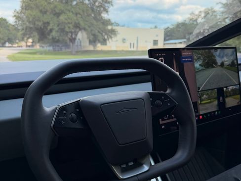 Used 2024 Tesla Cybertruck AWD Crew Cab image 26