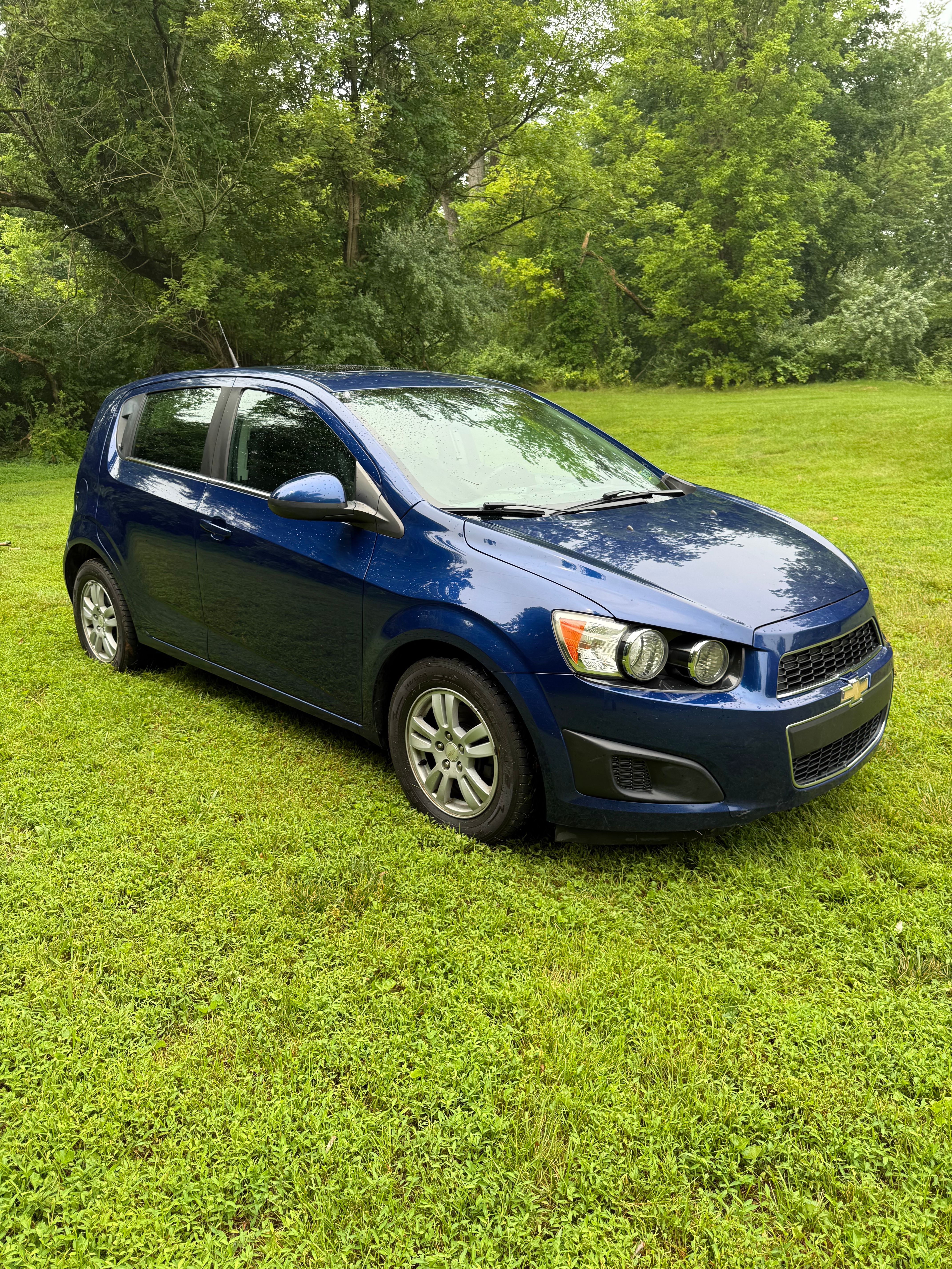 Used 2014 Chevrolet Sonic LT w/ Fun and Sun Package FWD image 2