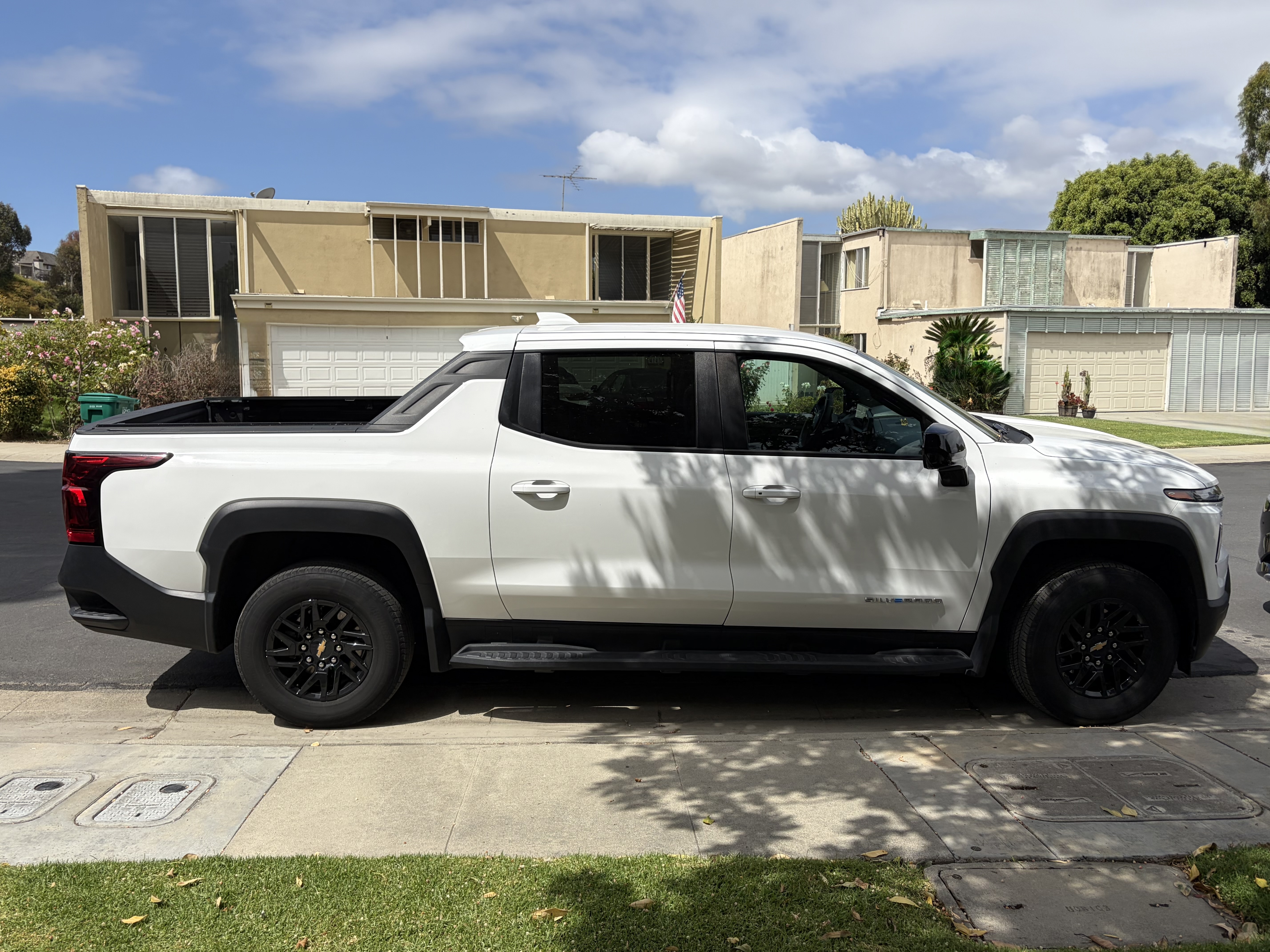 Used 2024 Chevrolet Silverado EV W/T AWD/4WD image 2
