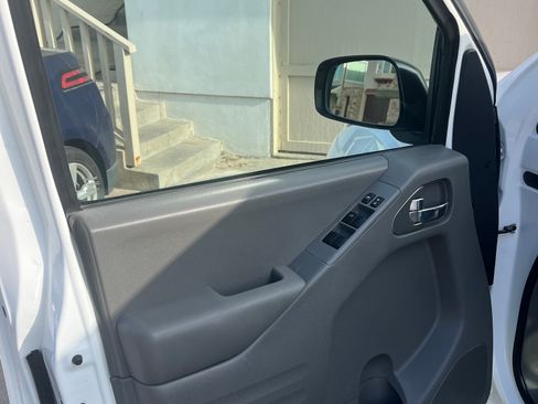 Used 2017 Nissan Frontier SV RWD image 18