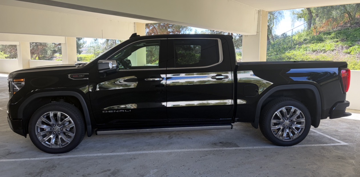 Used 2025 GMC Yukon Denali w/ Denali Reserve Package AWD/4WD image 7