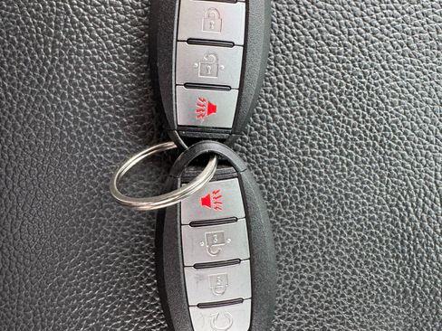 Used 2023 Nissan Titan SV w/ SV Convenience Package image 24