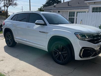 Used 2020 Volkswagen Atlas Cross Sport SE w/ Panoramic Sunroof Package