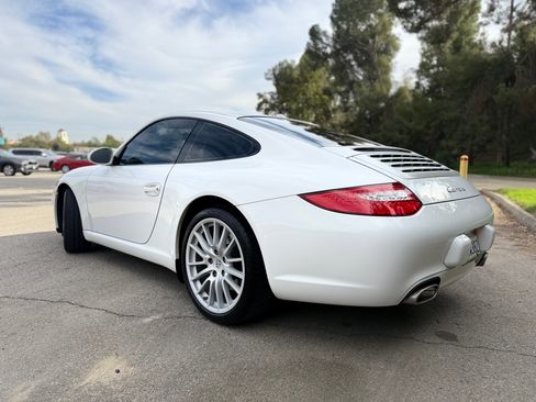 Used 2010 Porsche 911 Coupe image 6