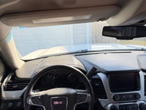 Used 2020 GMC Yukon XL SLT w/ Premium Edition image 11
