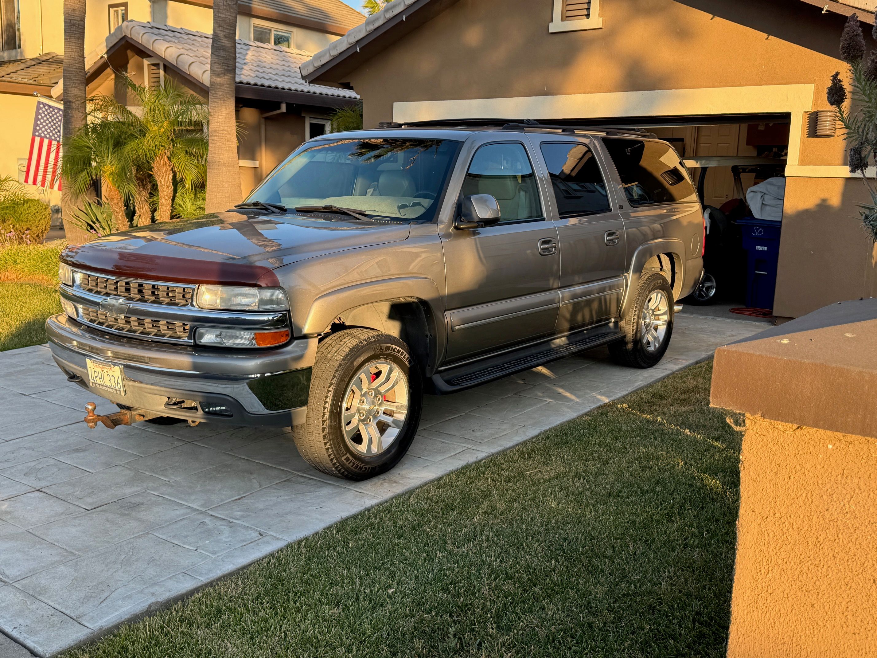 Used 2001 Chevrolet Suburban LT w/ LT Preferred Equipment Group AWD/4WD image 2