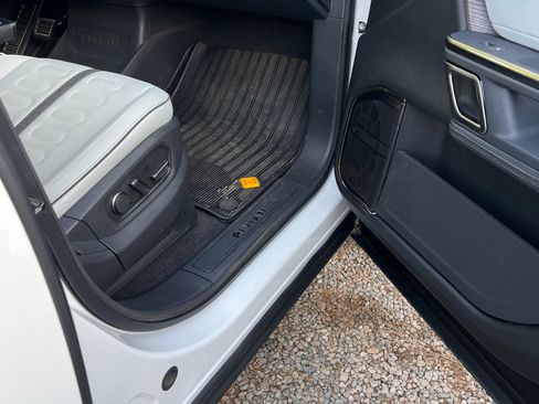 Used 2023 Rivian R1S Adventure image 10