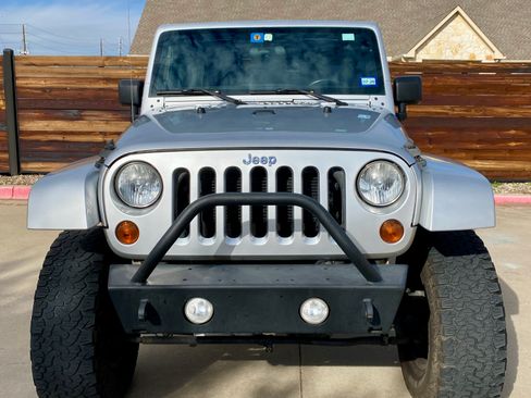 Used 2012 Jeep Wrangler Unlimited Sahara w/ Connectivity Group image 6