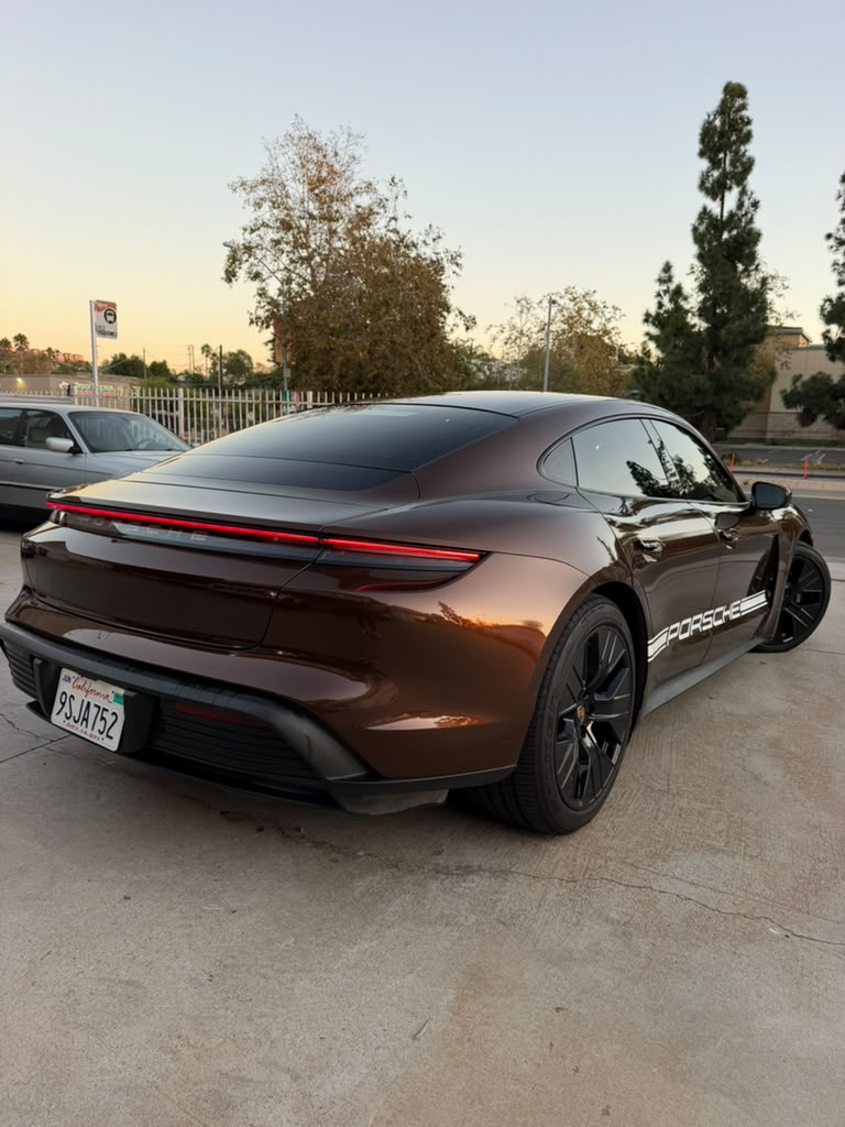 Used 2022 Porsche Taycan RWD image 9