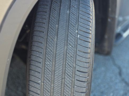 Used 2021 Toyota Highlander XLE image 23