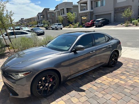 Used 2019 Alfa Romeo Giulia AWD w/ Quick Order Package 22J Sport image 5