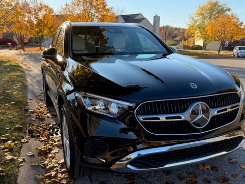 Used 2025 Mercedes-Benz GLC 300 4MATIC image 2