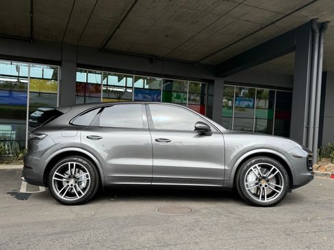 Used 2019 Porsche Cayenne Turbo AWD/4WD image 12