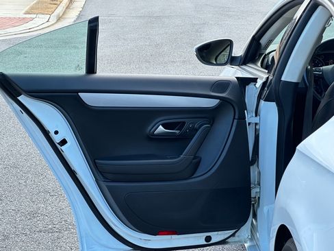 Used 2015 Volkswagen CC R-Line image 18