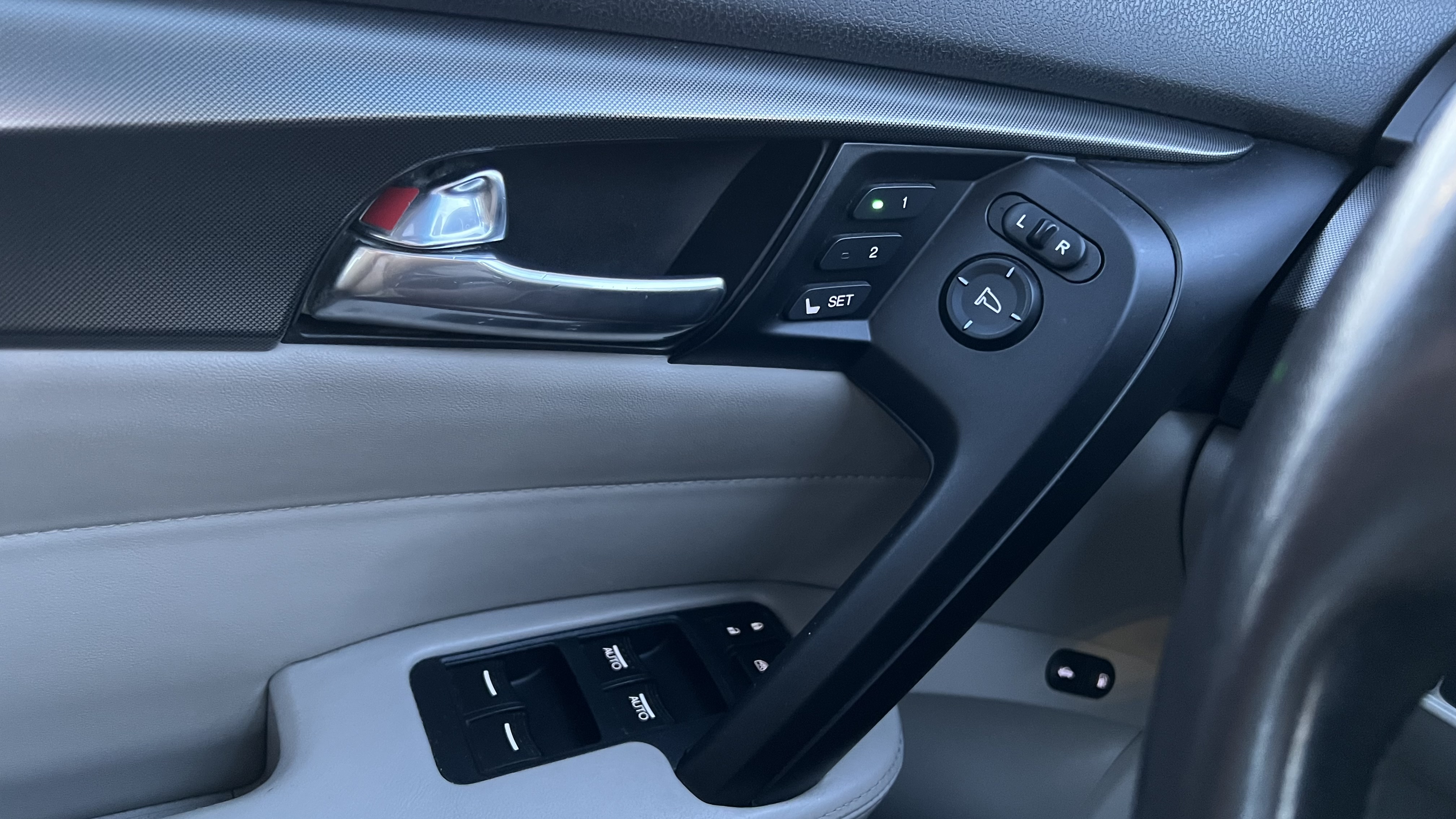 Used 2012 Acura TL w/ Technology Package FWD image 8