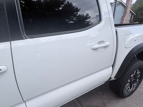 Used 2019 Toyota Tacoma TRD Off-Road w/ Technology Package AWD/4WD image 17