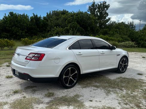 Used 2014 Ford Taurus SEL w/ Equipment Group 201A FWD image 6