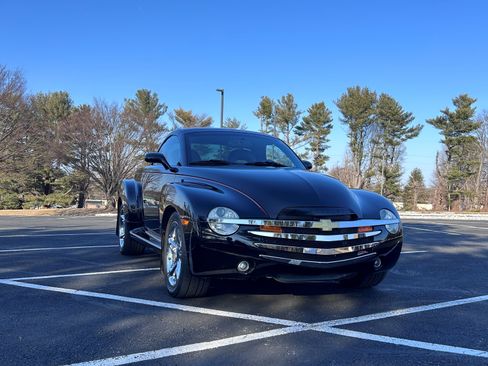 Used 2004 Chevrolet SSR Convertible Pickup 2D w/ Preferred Equipment Group image 2